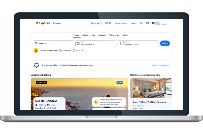 The personalised Expedia homepage on a laptop: search panel, a OneKeyCash rewards banner, an Upcoming Booking card for a Rio de Janeiro trip counting down 30 days, and a Complete your booking now module suggesting a matching hotel.